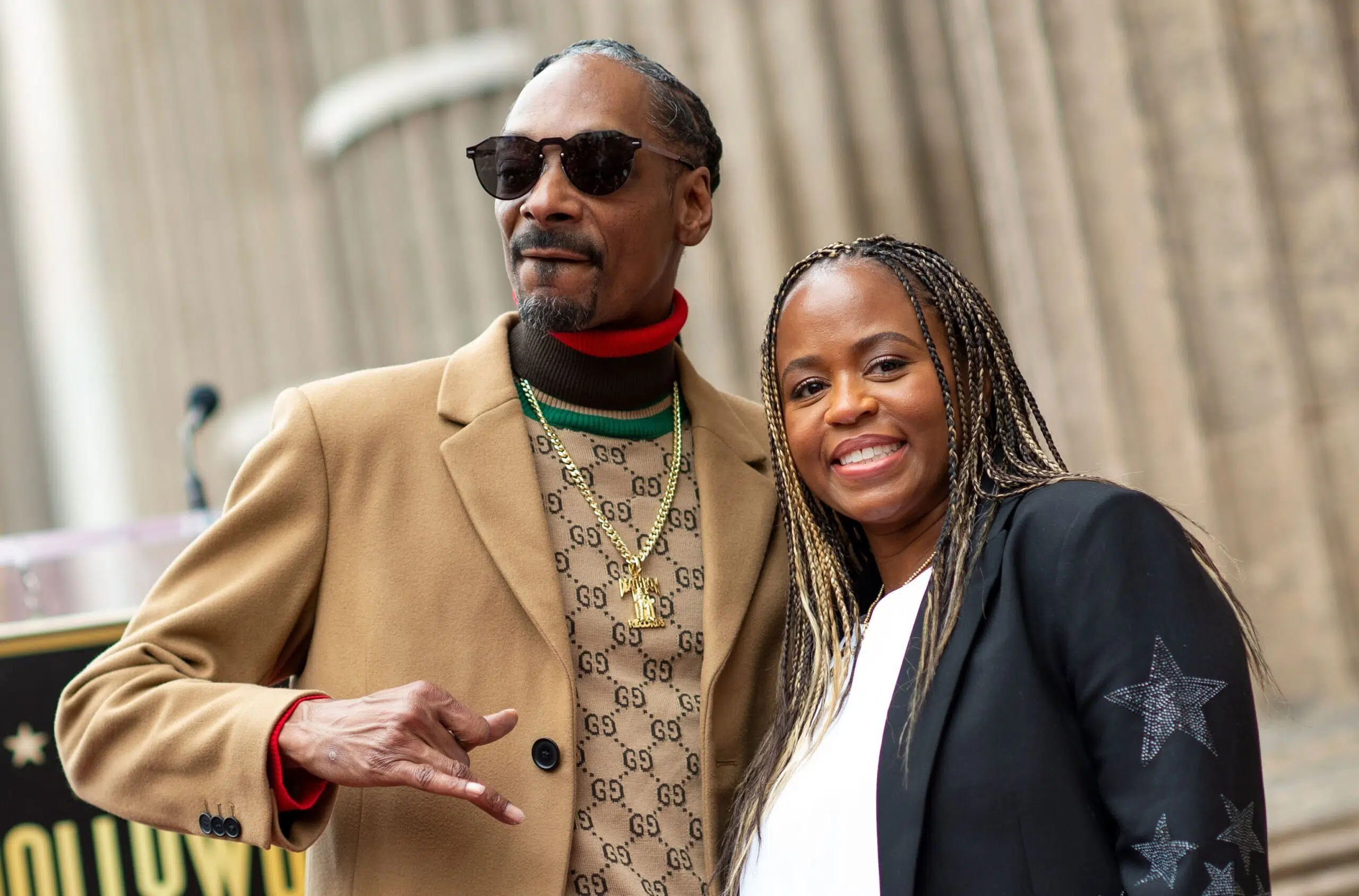 est l'âge de Snoop Dogg (est-il plus âgé que sa femme Shante Broadus)